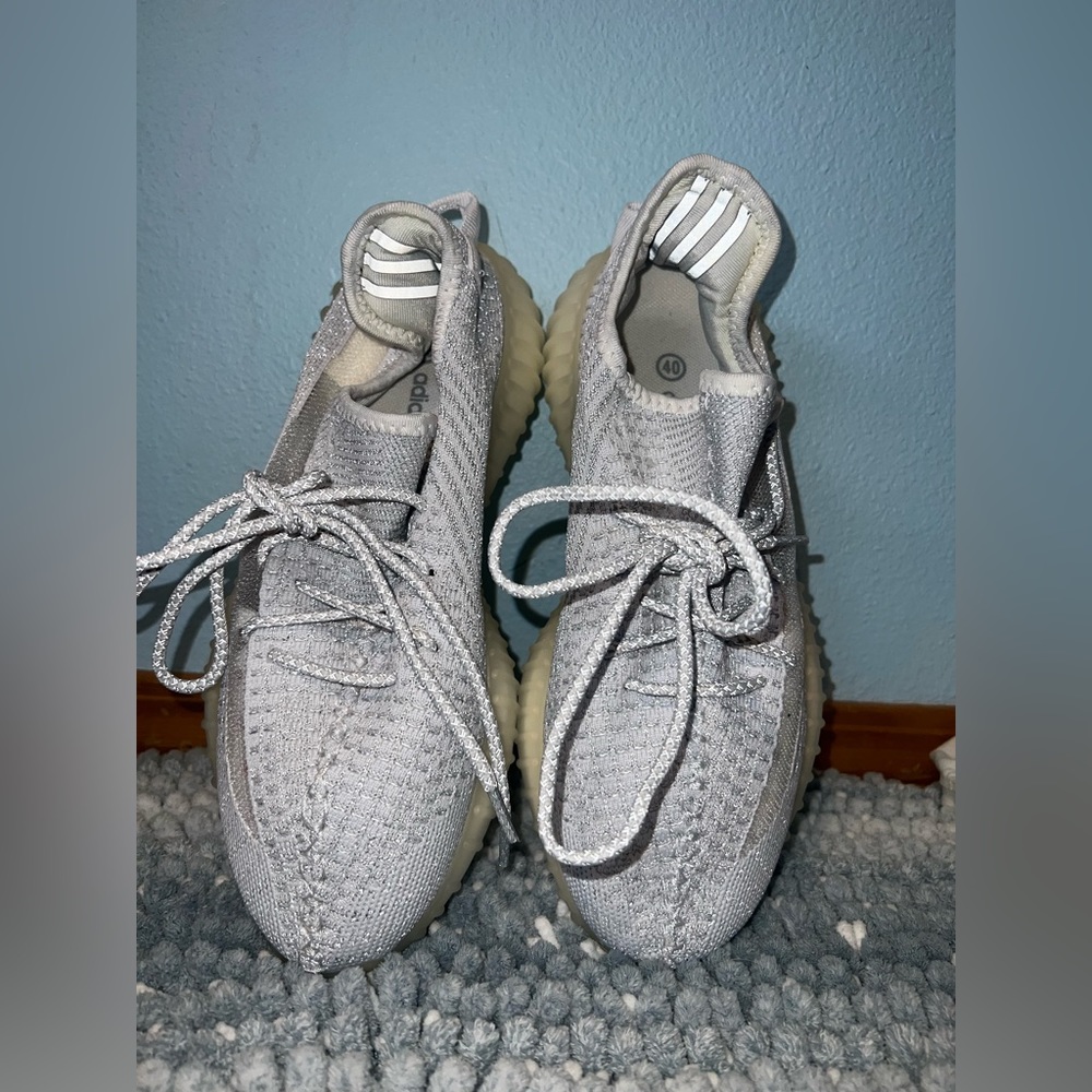 Yeezys Boost 350 V2 White/creamy Reflective (Size 7.5 in woman’s/9.5 men’s)